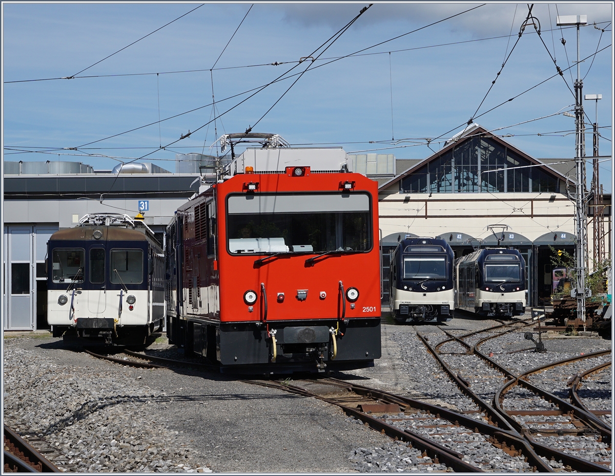 Der MVR HGem 2/2 2501 und (etas versteckt) der MOB Hem 2/2 2502 in Vielfachsteuerung in Chernex. (Inbetriebnahme durch Stadler). 
Links davon der Be 4/4 (ex SNB), recht stehen zwei neuen  Alpina  Triebwagen.
11. August 2016