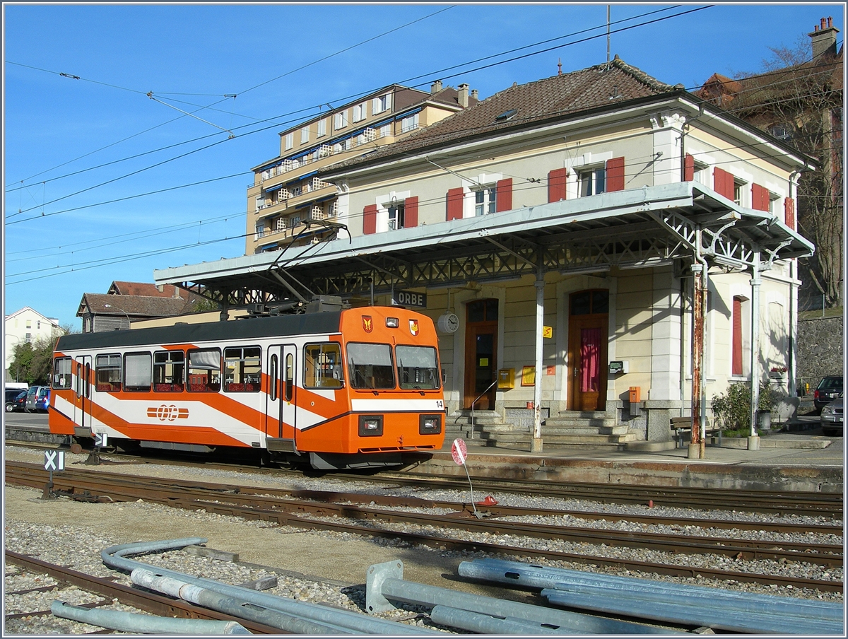 Der O-C Be 2/2 14 wartet in Orbe auf seine nächste Fahrt nach Chavornay.
28. Jan 2008