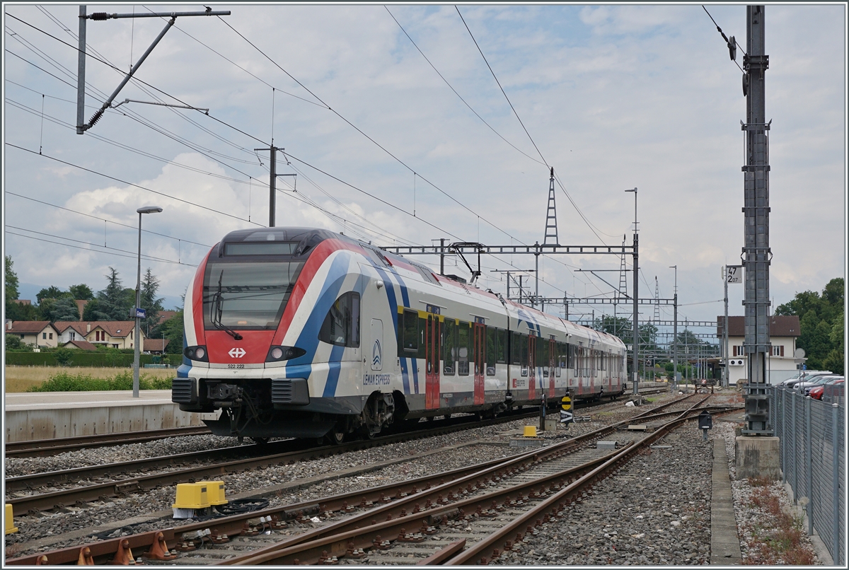 Der SBB LEX RABe 522 222 erreicht Coppet, er wird als SL4 nach Annemasse zurück fahren. 

28. Juni 2021