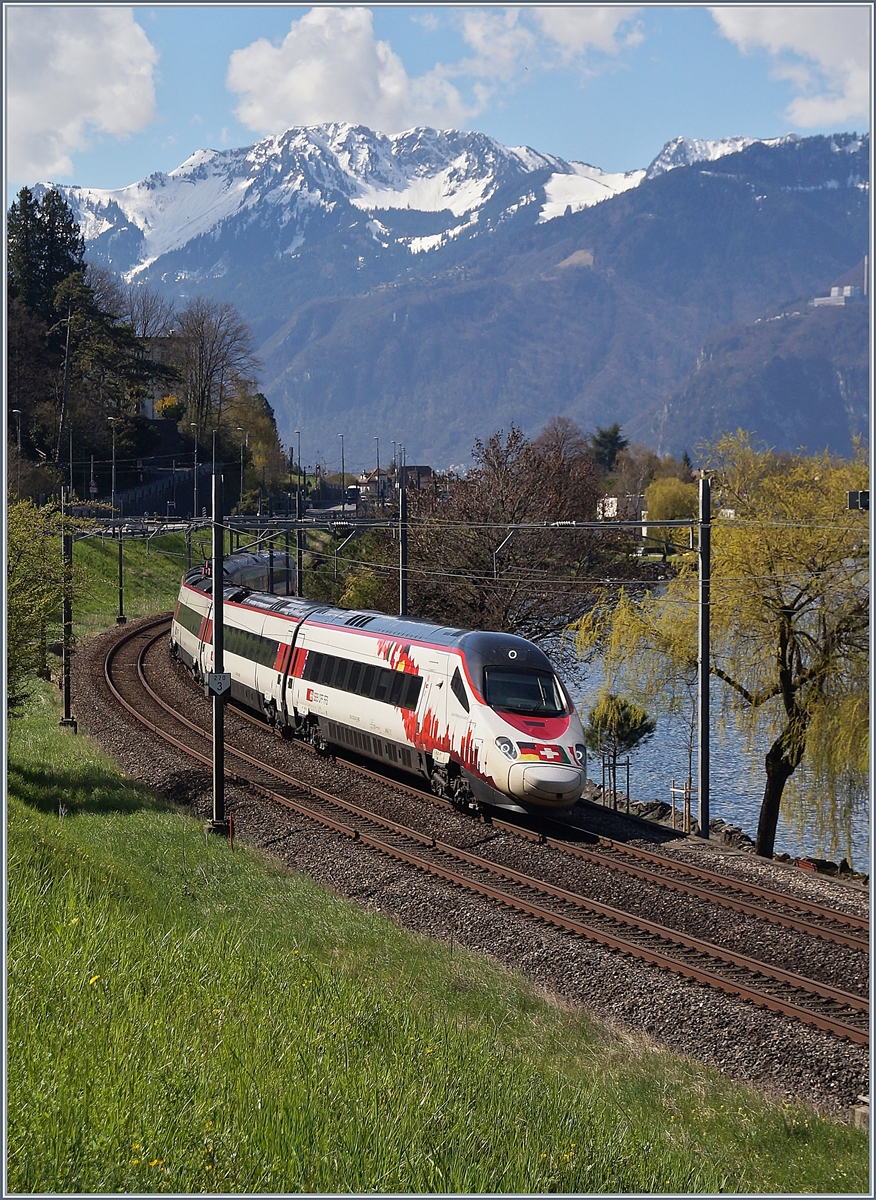 Der SBB RABe 503 / ETR 610  Johann Wolfgang Goethe  als EC 32 auf seiner Fahr von Milano nach Genève kurz nach Villeneuve.
13. April 2018