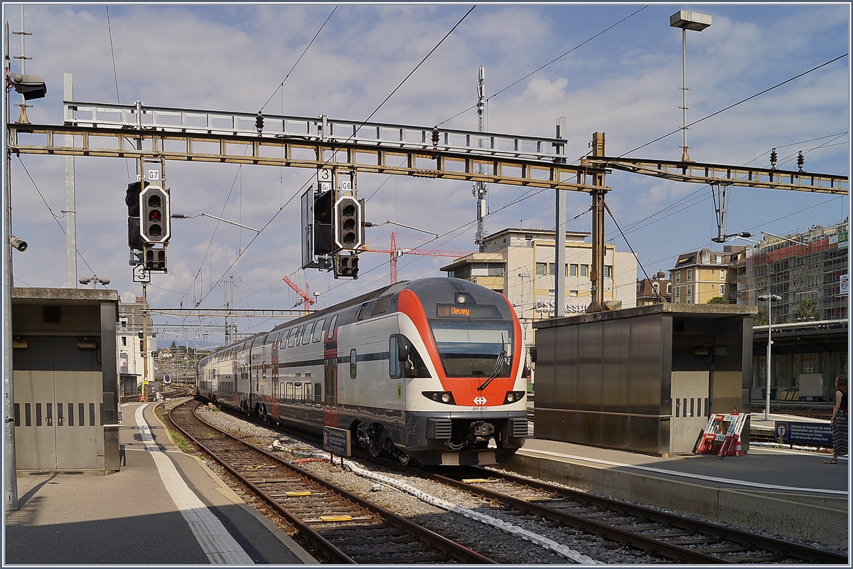 Der SBB RABE 511 017  Schaffhausen  erreicht als RE Annemasse - Vevey den Bahnhof Lausanne.

21. Juli 2020