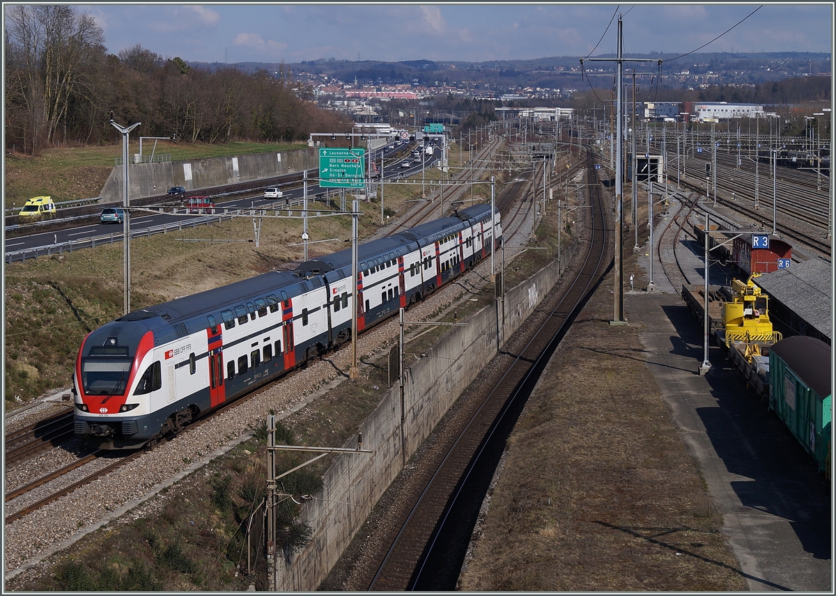 Der SBB RABe 511 101 als RE 2624 Romont Genève bei der Lonay-Préverenages.
5. März 2014