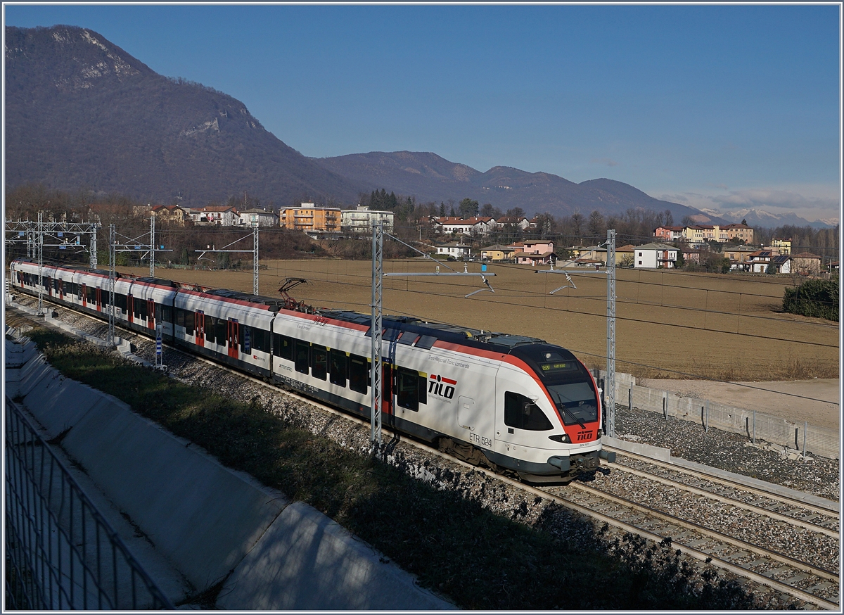 Der SBB Tilo RABe 524 107 auf dem Weg nach Varese kurz vor Arcisate.
5. Jan. 2019