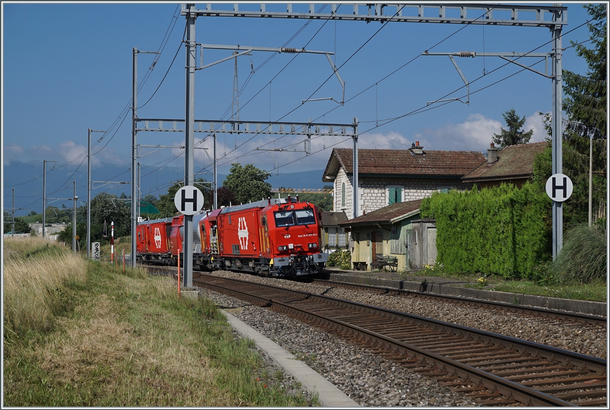 Der SBB XTmas 99 85 9174 014-2 auf der Fahrt in Richtung Genève bei Bourdigny. 

19. Juli 2021