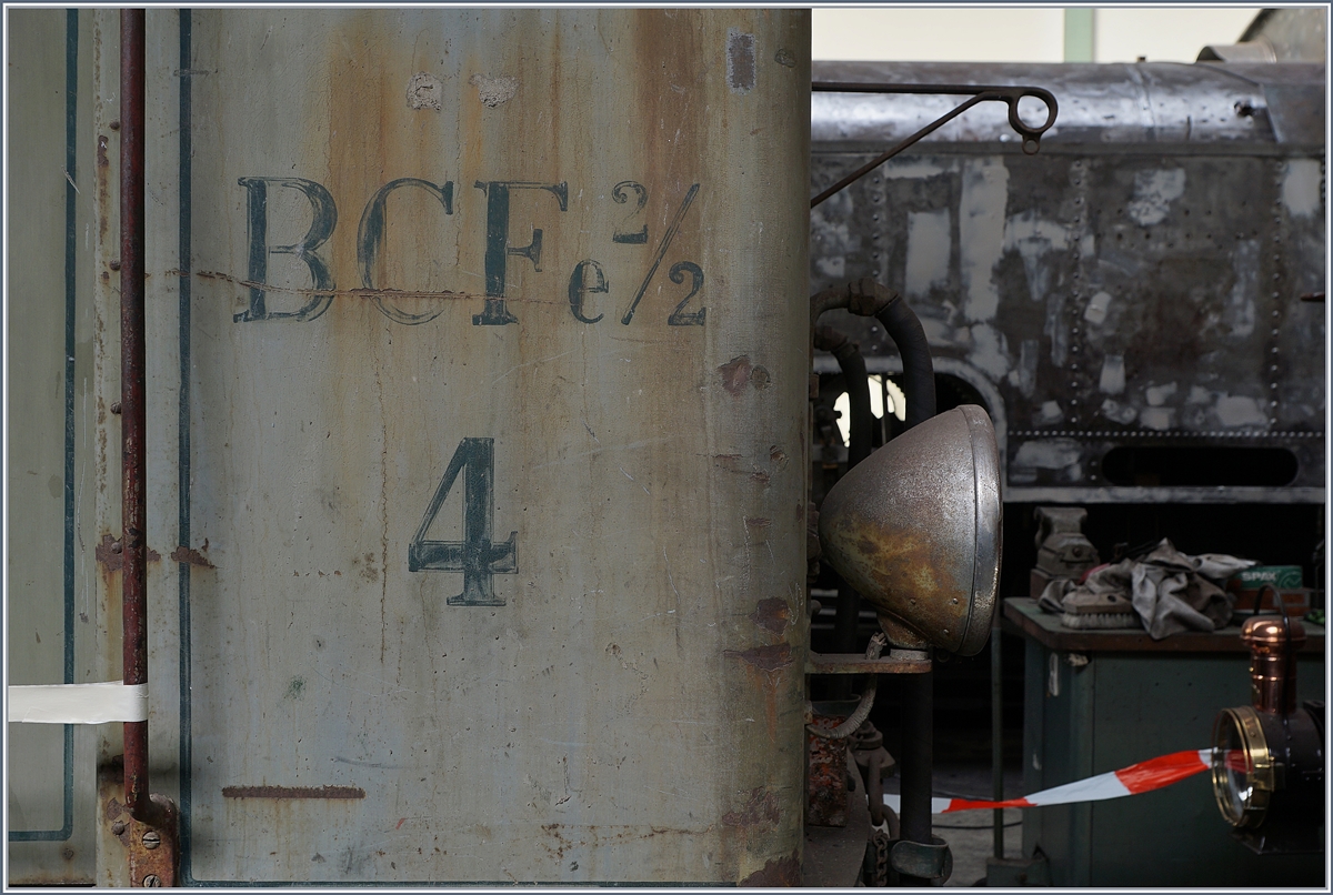 Der Sernftalbahn SeTB BCFe 2/2 N° 4 steht nun im Werkstattbereich des Blonay-Chamby Museums und allem Anschein nach wird der Triebwagen aufgearbeitet. Im Hintergrund, wenn auch kaum zu sehen, steht die G 2x 3/3 104  Zell . 

13. Juni 2020