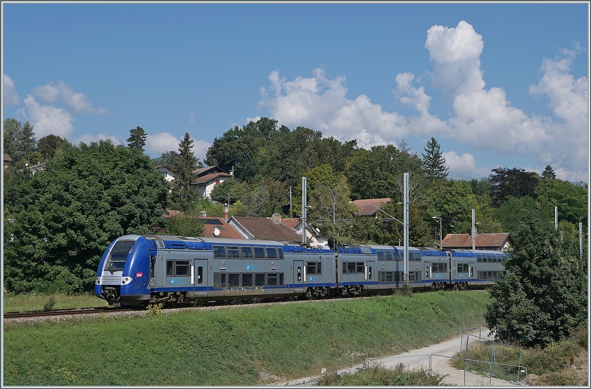Der SNCF Z 24399  Computermouse  auf dem Weg von Genève nach Valence in Pougny-Changy. 

6. Sept. 2021