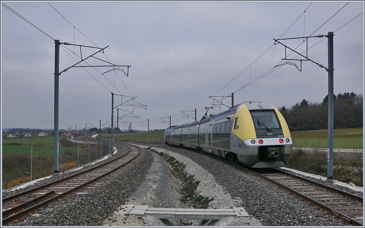 Der SNCF Z 27582 verlässt den Bahnhof Meroux Richtung Belfort. Die Strecken wurde vor einer Woche wiedereröffnet. 
15. Dez. 2018
