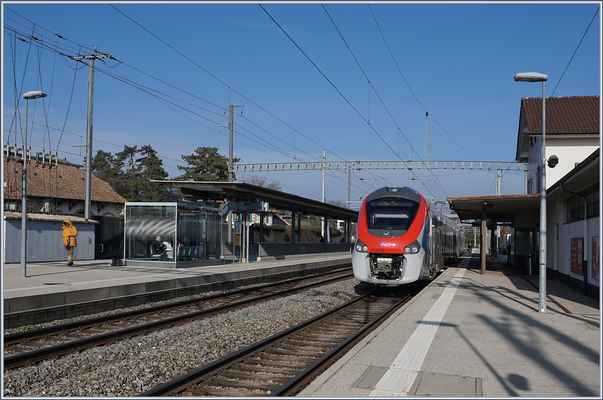 Der SNCF Z 31 533 wendet in Coppet für die Rückfahrt nach Frankreich. 

21. Jan. 2020