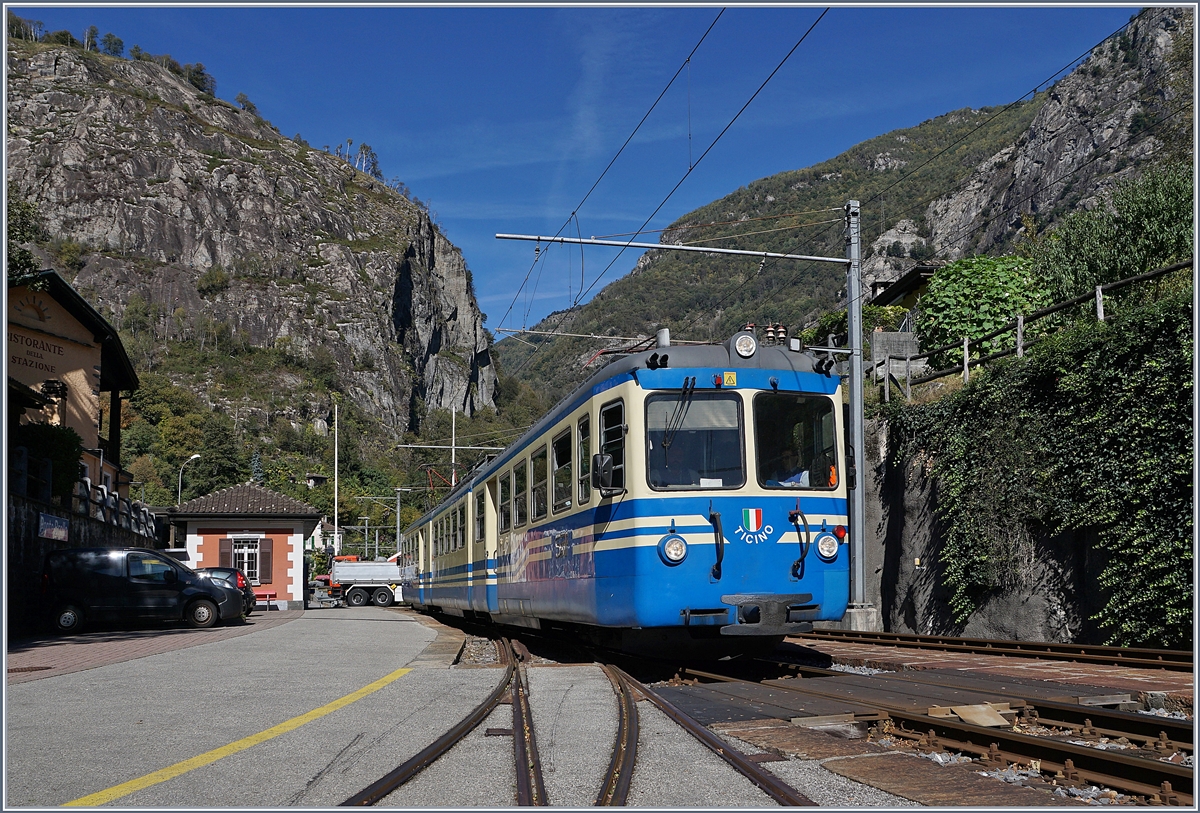 Der SSIF in FART Regionalverkehr: der ABe 8/8 22 Ticino als Regionalzug Camedo - Locarno beim Halt in Ponte Brolla.
2. Okt. 2018