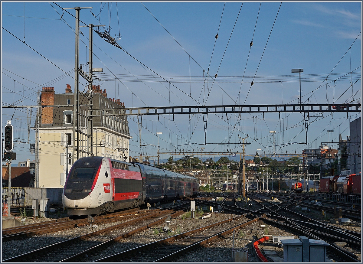 Der TGV Lyria 4727 verlässt Lausanne (ab 7:23) mit dem Ziel Paris Gare de Lyo (via Dijon). 

14. Juli 2020