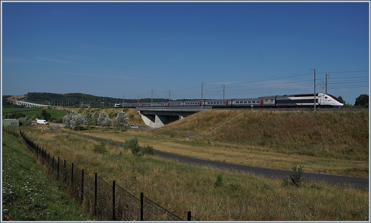 Der TGV Lyria 9203 von Paris nach Zürich erreicht in Kürze seinen nächsten Halt, Belfort-Montbéliard TGV. 23. Juli 2019