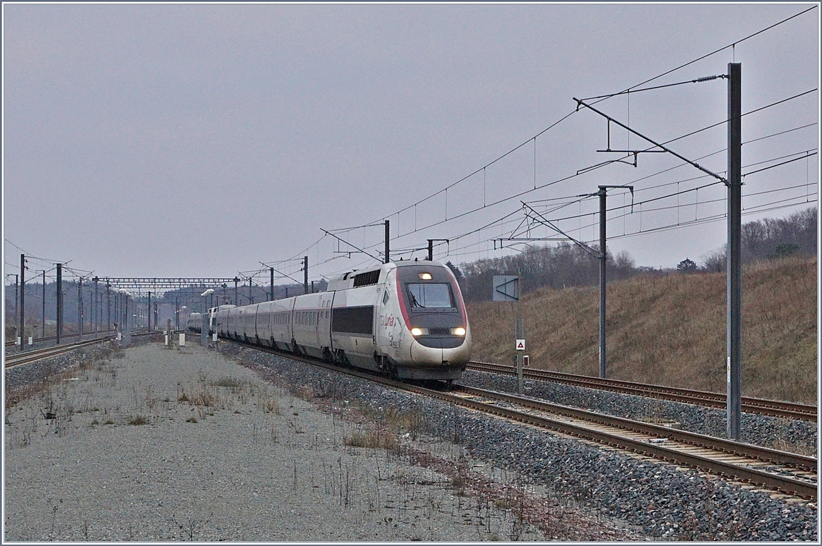 Der TGV Lyria 9206, bestehend aus zwei Triebzügen, von Zürich nach Paris erreicht den Bahnhof Belfort Montbéliard TGV.
15. Dez. 2018