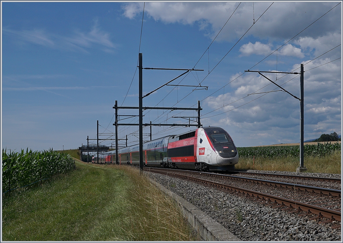 Der TGV Lyria 4416 von Paris nach Lausanne verlässt Frasne