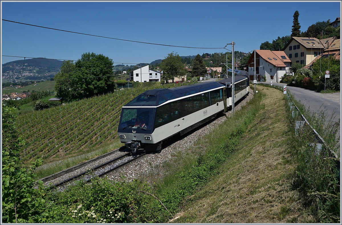 Der zum Aufnahmezeitpunkt erst wenige Tage wieder im Einsatz stehende, revidierte MOB Ast 117 im Panorama Express Einsatz Zweisimmen - Montreux bei Planchamp. 

21. Mai 2020