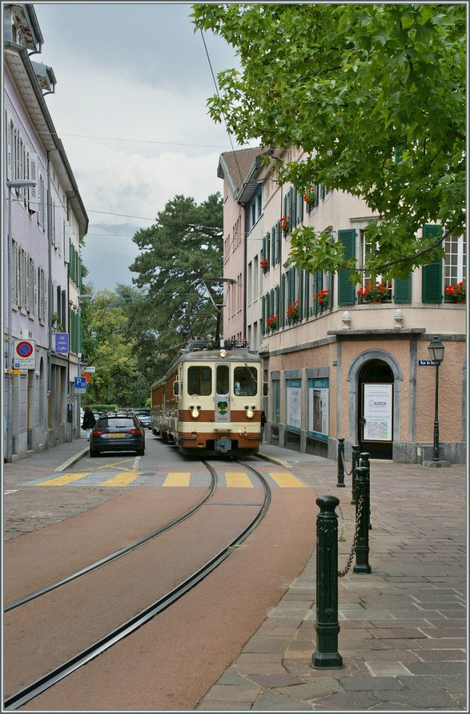 Die A-L Strecke von Bahnhof Aigle zum Dpt fhrt mitten durch die Atlstadt. 
27. August 2013