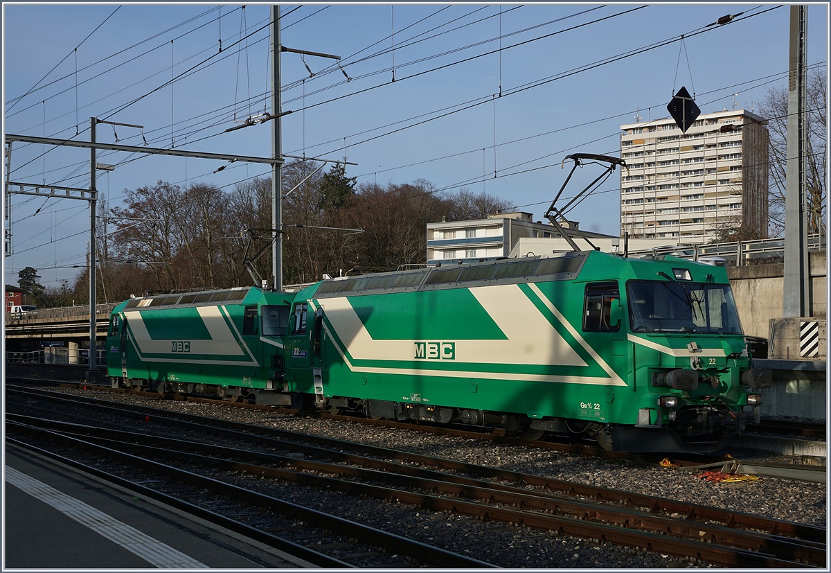 Die beiden Ge 4/4 21 und 22 warten in Morges auf ihren Güterzug.
3. März 2017