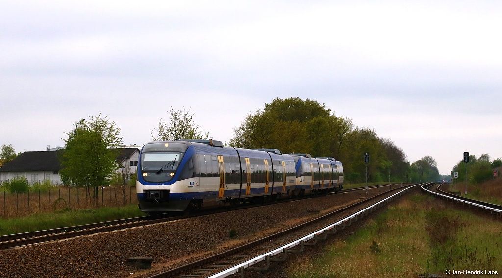 Die beiden VT 733 & 734 der NEB konnten am 05.05.17 am S-Bahnhof Birkenstein auf den Chip gebruzzelt werden. Sie waren auf dem Weg von Berlin-Lichtenberg nach Kostrzyn (PL).