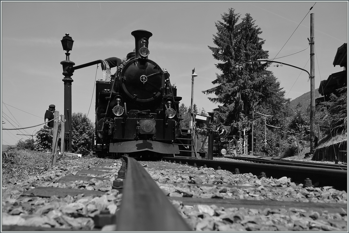 Die BFD HG 3/4 N° 3 in Chaulin (Blonay-Chamby) bei der Bekohlung und dem Wasserfassen. 
Pfingstfestival 2014
9. Juni 2014