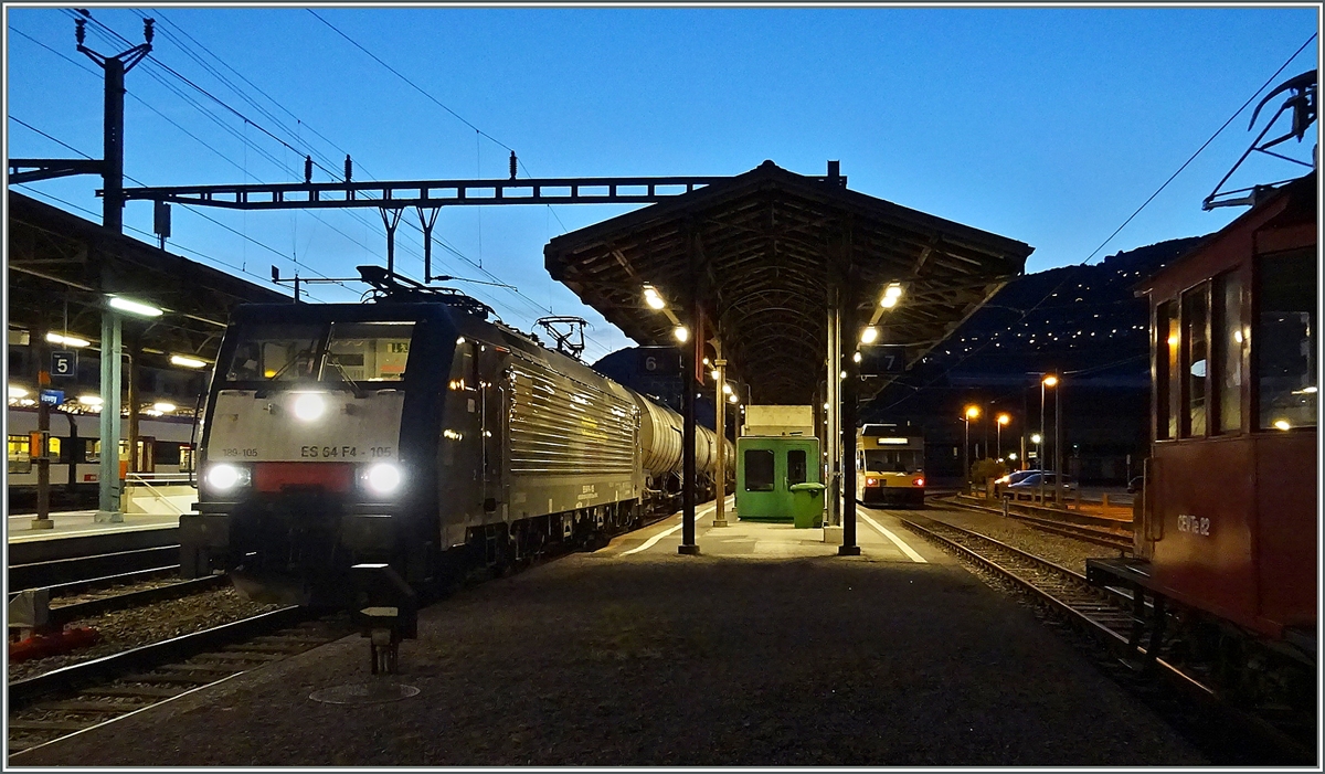 Die ES 64 F4 - 105 (UIC 91 80 6189 105 D-DISPO Class 189 VL) mit ihrem Bio-Ölzug in Vevey. 3. August 2015