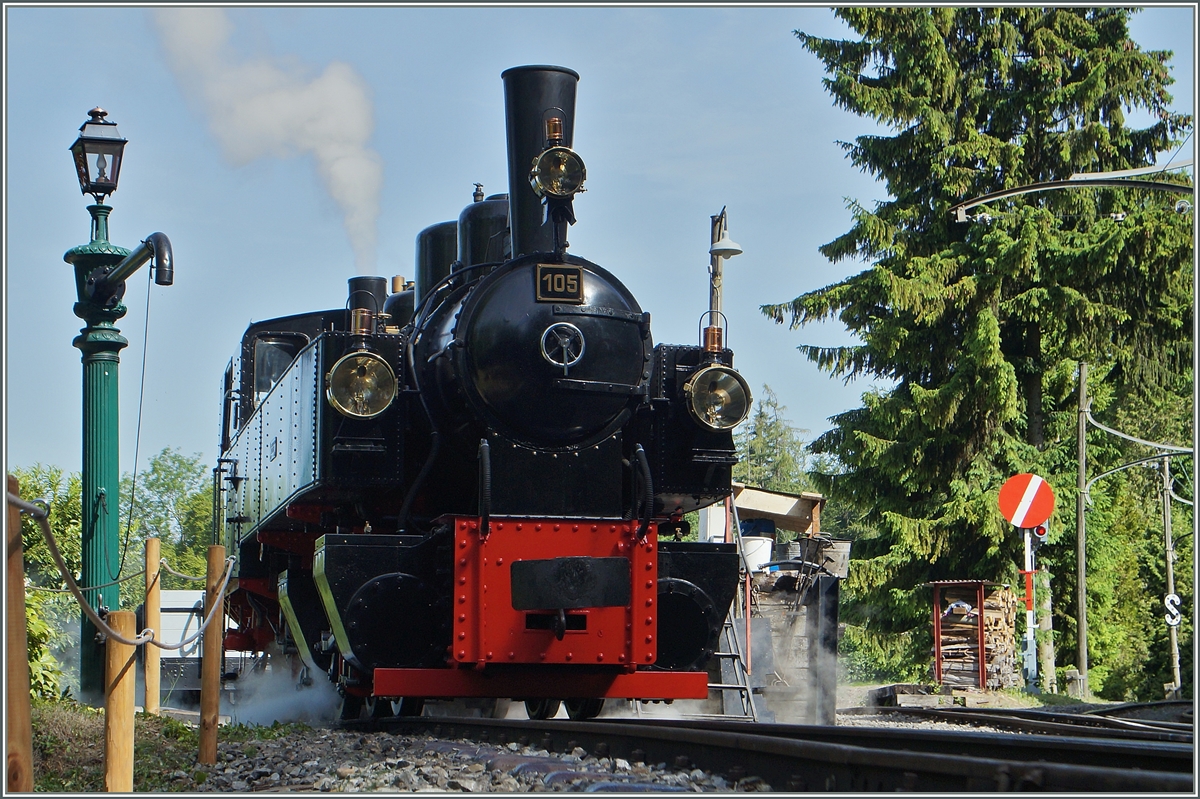 Die ex SEG G 2x 2/2 105 (Bj 1918/Zell Todtnau) hat neue Vorr�te bekommen und dampft nun zu ihre n�chsten Einsatz.
9. Juni 2014