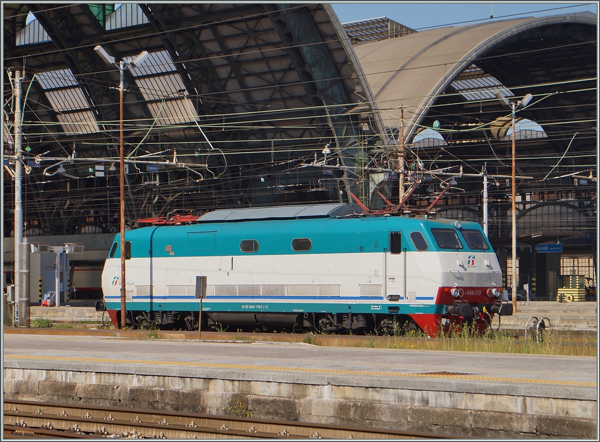 Die FS 44 115 (UIC N° 91 83 2444 115-6 I-TI) in Milano Centrale. 5. Mai 2014
