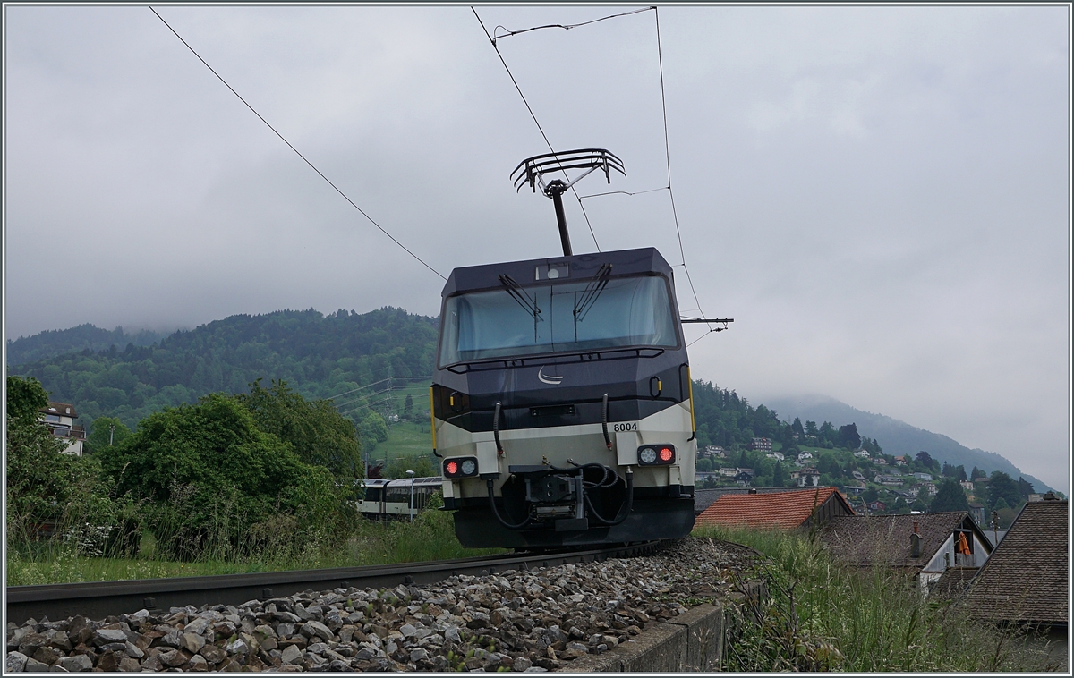 Die MOB Ge 4/4 8004 legt sich bei Sonzier in die Kurve; der Zug ist auf der Fahrt von Montreux nach Zweisimmen. 

16.05.2020 