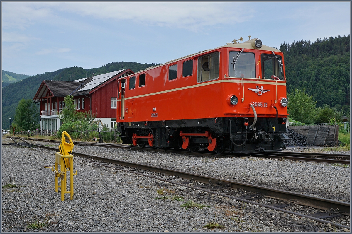 Die ÖBB 2095.13 der BWB in Bezau. Lange Jahre beförderten diese Schmalspurdieslloks die Züge zwischen Bregenz und Bezau, heute ist nur noch das 5 km lange Streckenstück bis Schwarzenberg Bf. befahrbar welches die BWB  Wäldlerbähnle Museumsbahn-Züge nutzen können.
9. Juli 2017