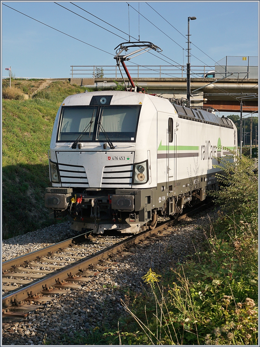 Die Rail Care Rem 476 453-6 VAUD (UIC 91 85 4476 43-6 CH-RLC) in Vufflens la Ville. 29. August 2018 