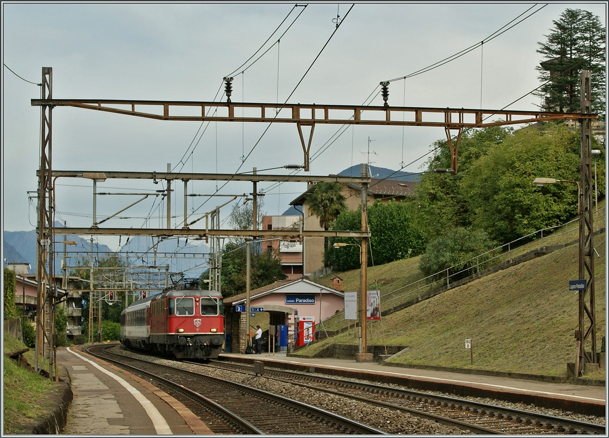 Die Re 4/4 II mit dem IC 158 Milano - Luzern in Lugano Paradiso.
14. Sept. 2013 