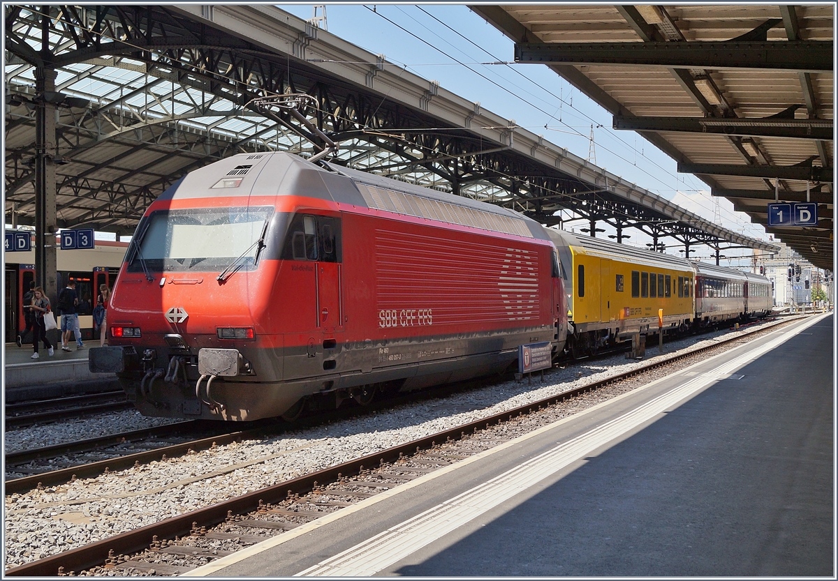 Die SBB Re 460 057-3 mit einem Messzug in welchem unter andern der Funkmesswagen MEWA 2012, X 60 85 99-90 108-9 CH-SBBI eingereiht ist.

24. Juni 2020