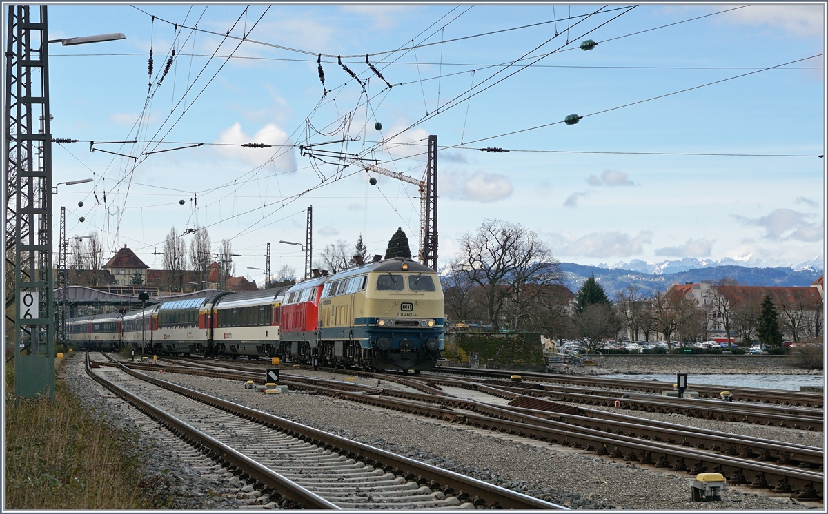 Die WestFrankenbahn 218 460-4 und die DB 218 419-0 verlssen mit dem EC nach München Lindau Hbf. 

16. März 2019