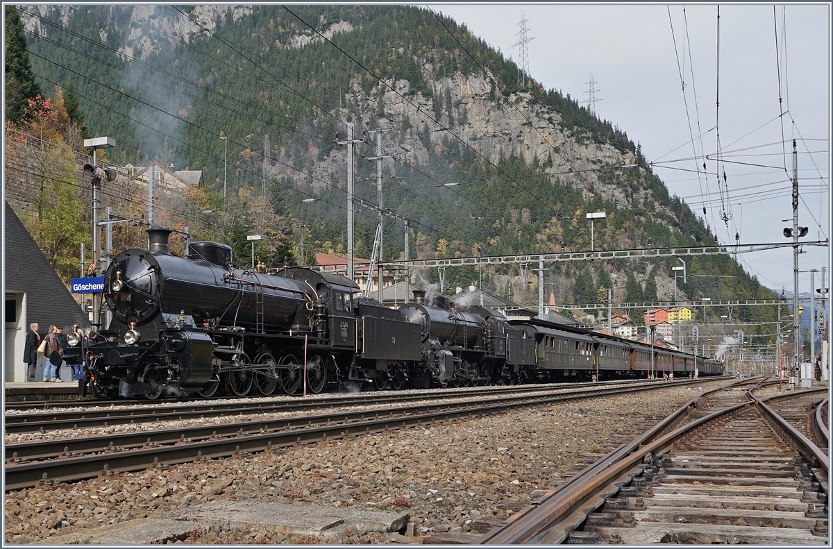 Die zwei C 5/6 2978 und 2965 warten in Göschenen mit ihrem Dampfzug auf die Weiterfahrt nach Bellinzona. 

20. Okt. 2017