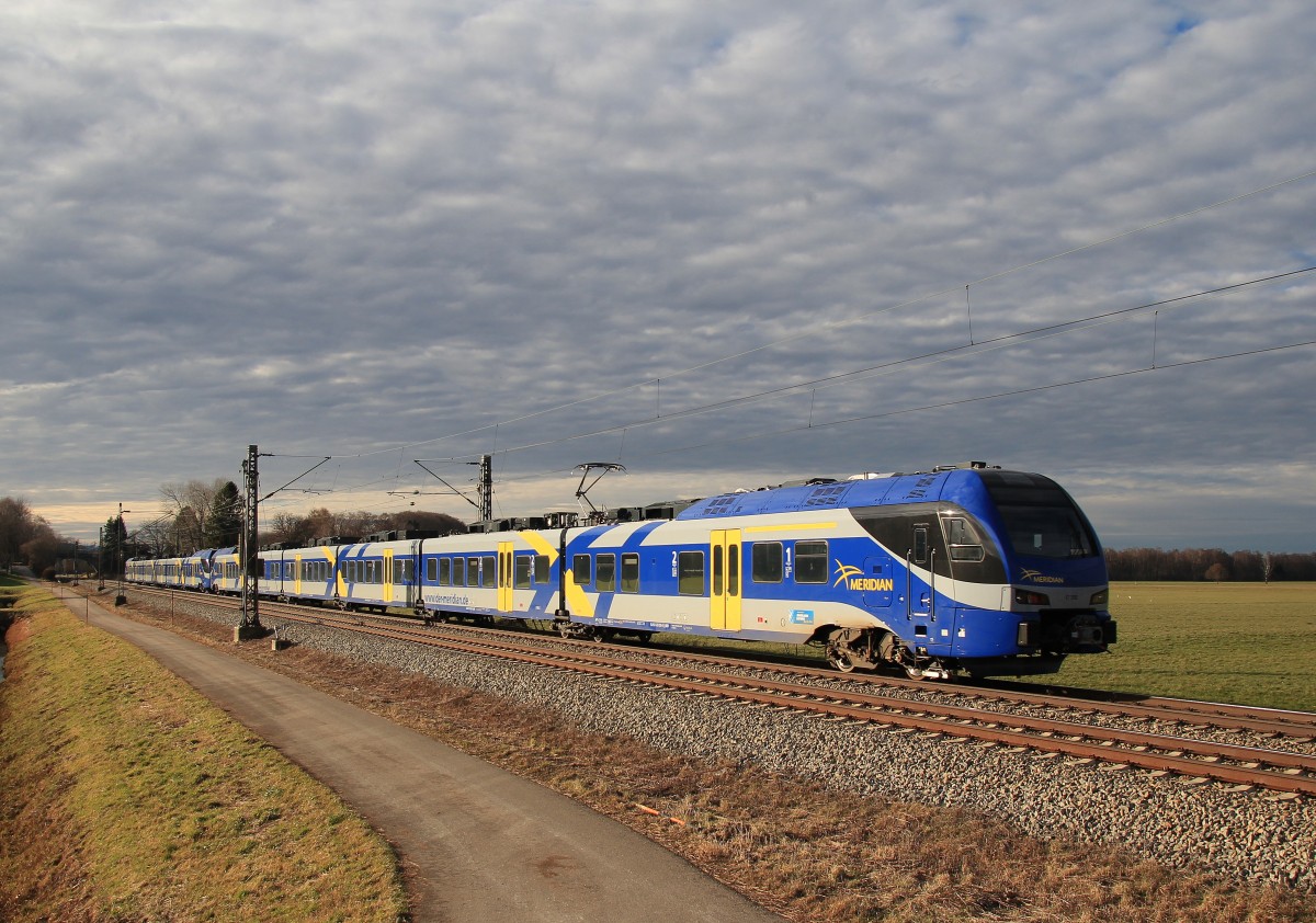 Diese beiden Triebwagen befanden sich am 15. Dezember 2013 auf dem Weg nach München. Aufgenommen bei Übersee am Chiemsee.