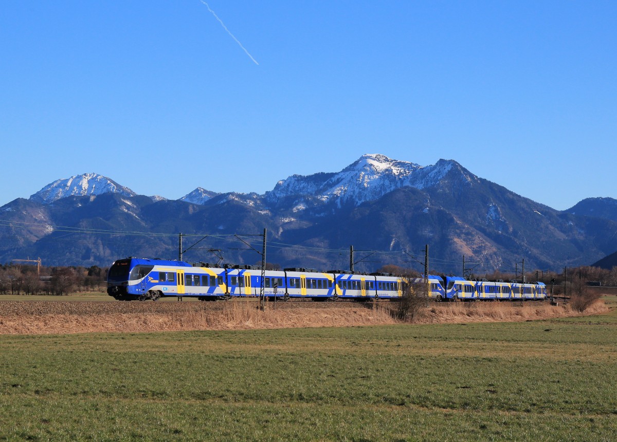 Diese Doppelgarnitur ist am 14. Februar 2014 bei Weisham auf dem Weg nach Mnchen.