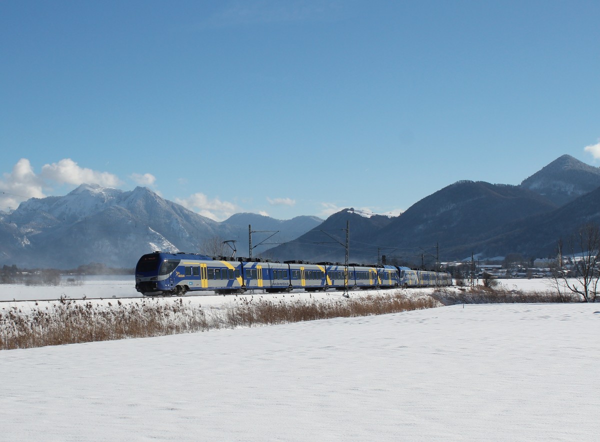 Diese doppelte Meridian-Garnitur ist am 28. Januar 2015 bei Bernau auf dem Weg nach Salzburg.