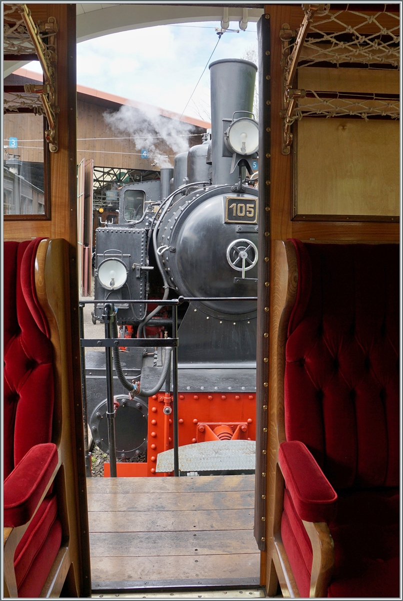 Dieser Blick bietet sich den Reisenden im Dampfzug der Museumsbahn Blonay Chamby. 

4. Mai 2024