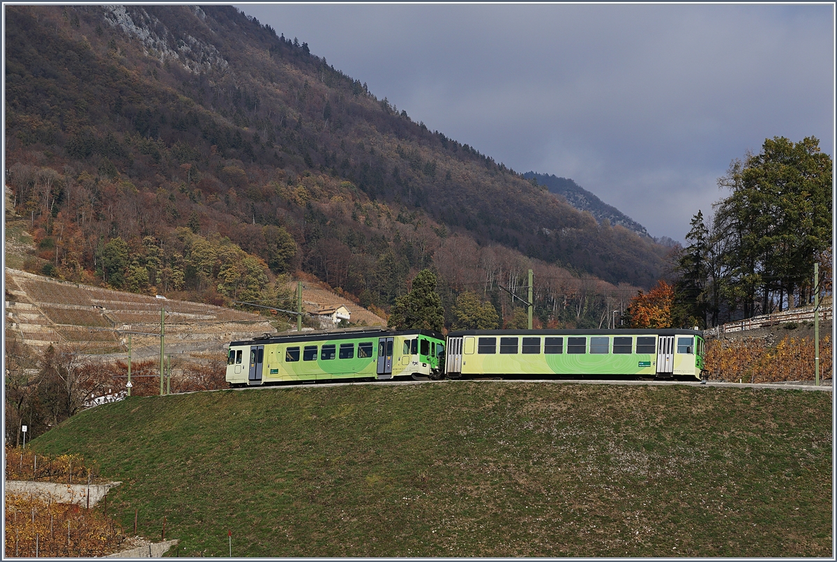 Ein ASD Regionalzug auf der Fahrt von Aigle nach Les Diablerets oberhalb der Weinbergen von Aigle.
18. Nov. 2018