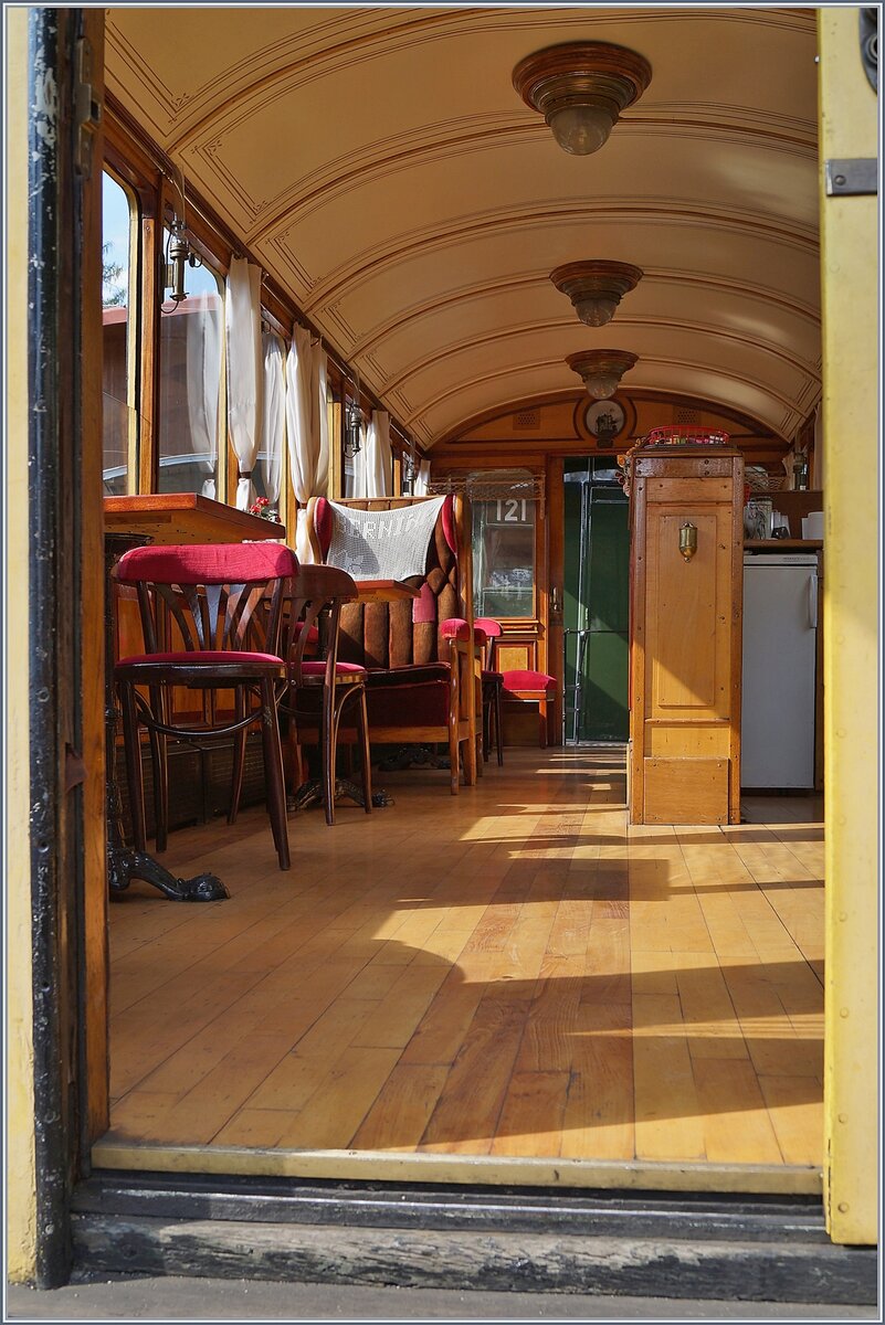 Ein Blick in den  Bernina Bahn  As 2. Entgegen seiner Bezeichnung war der heutige Blonay-Chamby Bahn Salon Wagen bei der hauptsächlich bei der RhB im Einsatz. 

19. Aug. 2018

