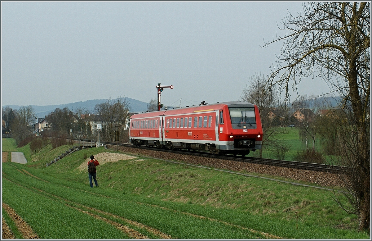 Ein DB 611 fährt in Haulau Wilchingen durchs Klettgau in Richutung Schaffhausen. 

8. April 2010