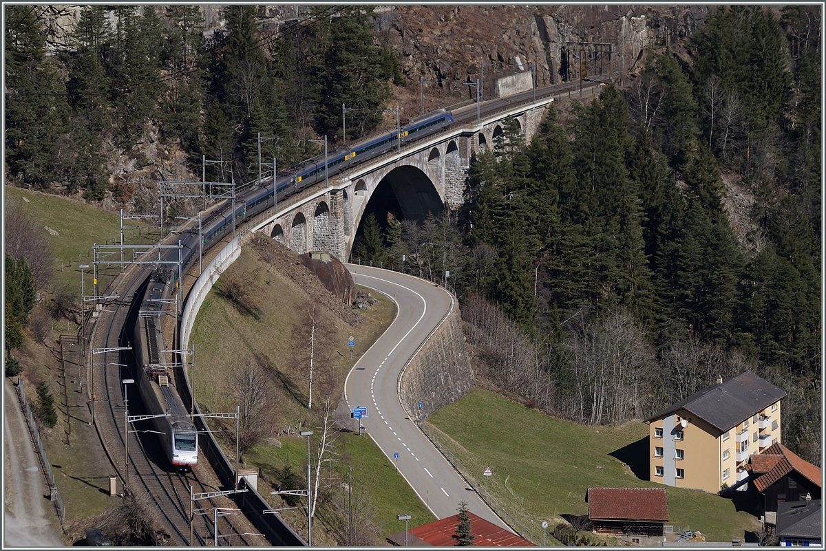 Ein FS ETR 470 auf der Fahrt nach Milano auf der  Mittleren Meinereuss Brücke.
14. März 2014