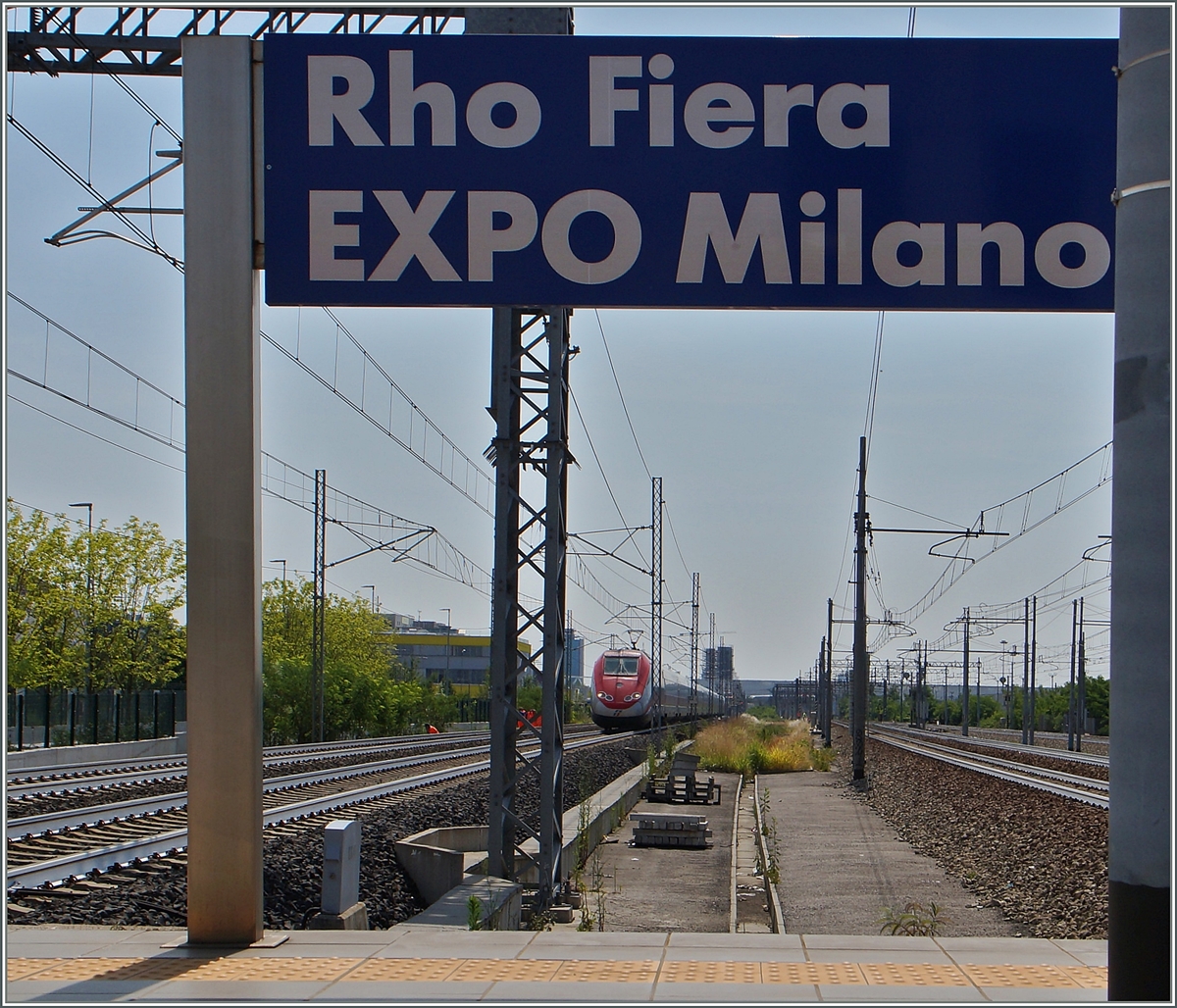 Ein FS ETR 500 erreicht den EXPO Bahnhof Rhoo Fiera EXPO Milano.
22. Juni 2015
