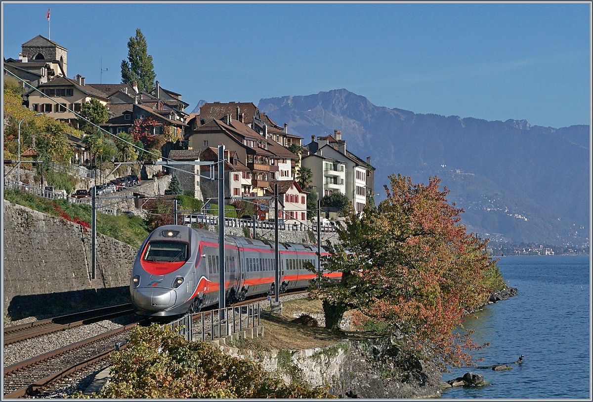 Ein FS ETR 610 als EC 34 von Milano Centrale nach Genève in der Herbstlandschaft des Lavaux bei St-Saphorin.

25. Oktober 2018