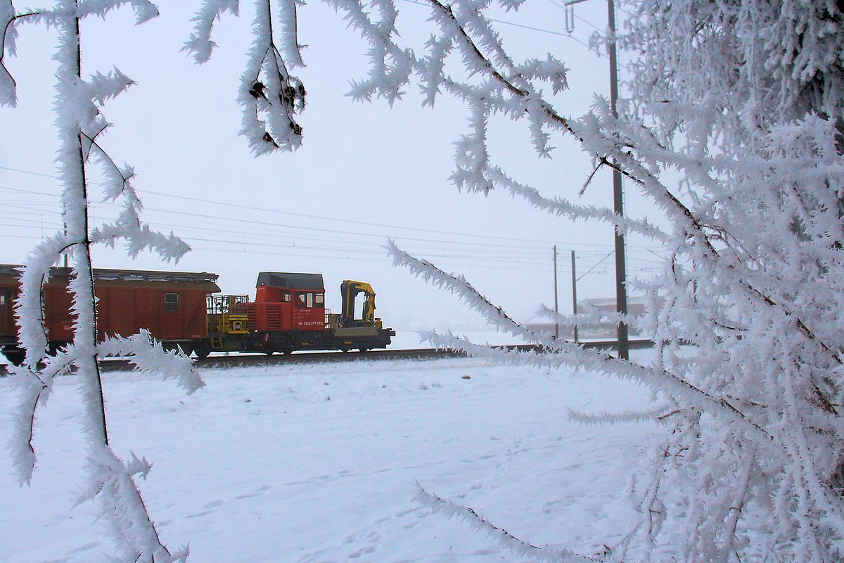 Ein kalter Tag an der Bahnlinie Bern-Thun: Tm 234 207.  23.1.17