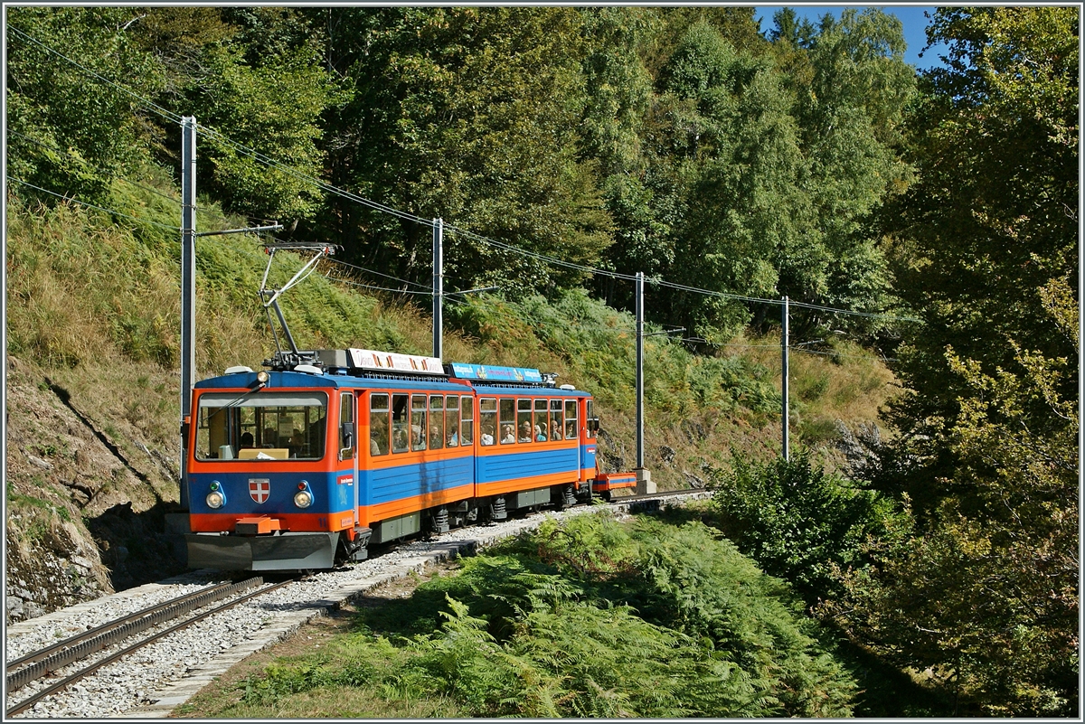 Ein Monte Genoroso Triebwagen zwischen Bellavista und der Gipfelstation.
13. Sept. 2013