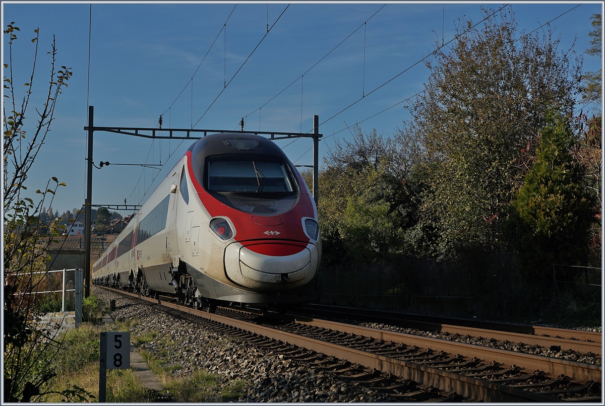 Ein SBB ETR 610 (RABe 503) als EC 34 unterwegs von Milano nach Genève bei Lutry.
30. Nov. 2017