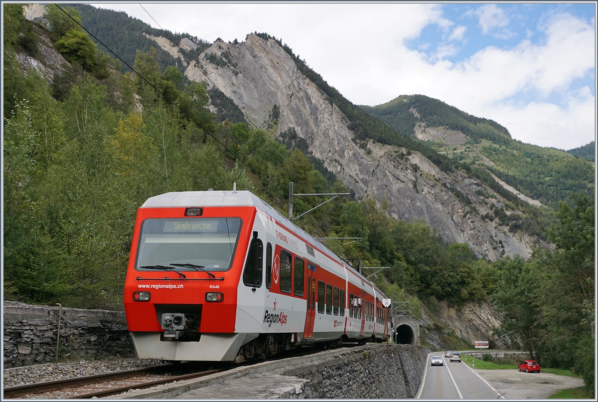 Ein TMR  NINA  erreicht als Regionalzug 26169 von Orsière nach Sembrancher in Kürze sein Ziel.
13. Sept. 2017