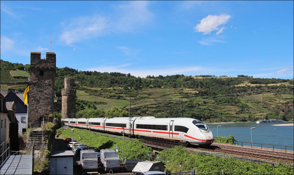 Ein verirrter 408 auf der linken Rheinstrecke. 408 004 am 13.06.2026 in Oberwesel auf der Fahrt in Richtung S�den.