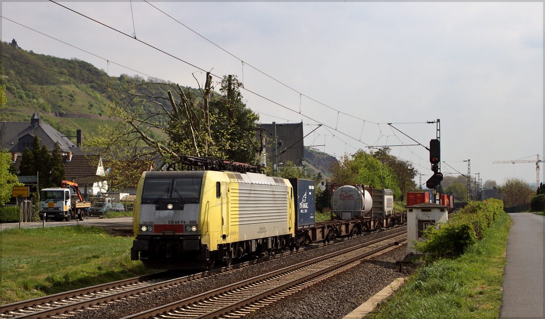 ES 64 F4-095 mit Containerzug in Richtung Norden am 10.04.14 in Leutesdorf