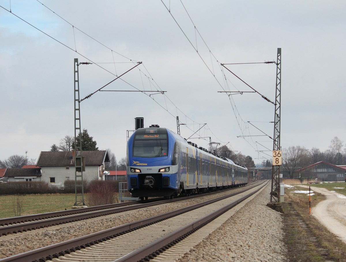 ET 301 auf dem Weg nach Mnchen. Aufgenommen am 28. Februar 2015 kurz nach bersee am Chiemsee.