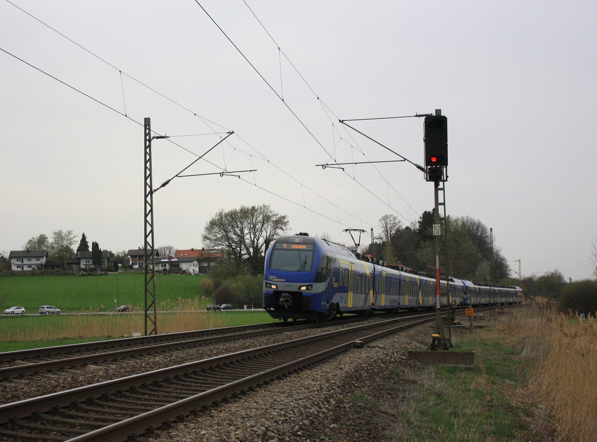 ET 307 aus Mnchen kommen am 3. April 2014 bei Weisham.